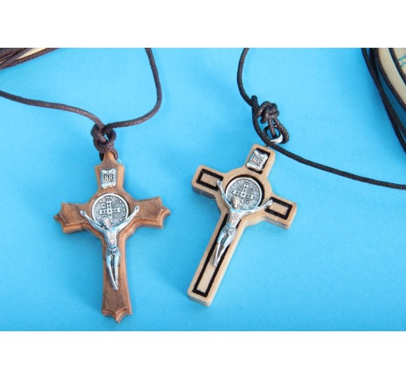 Verižica s križem sv. Benedikta